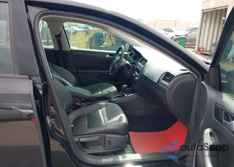 2014 Volkswagen Jetta 1.8T Se z USA, uszkodzony, nr VIN 3VWD17AJ5EM219973